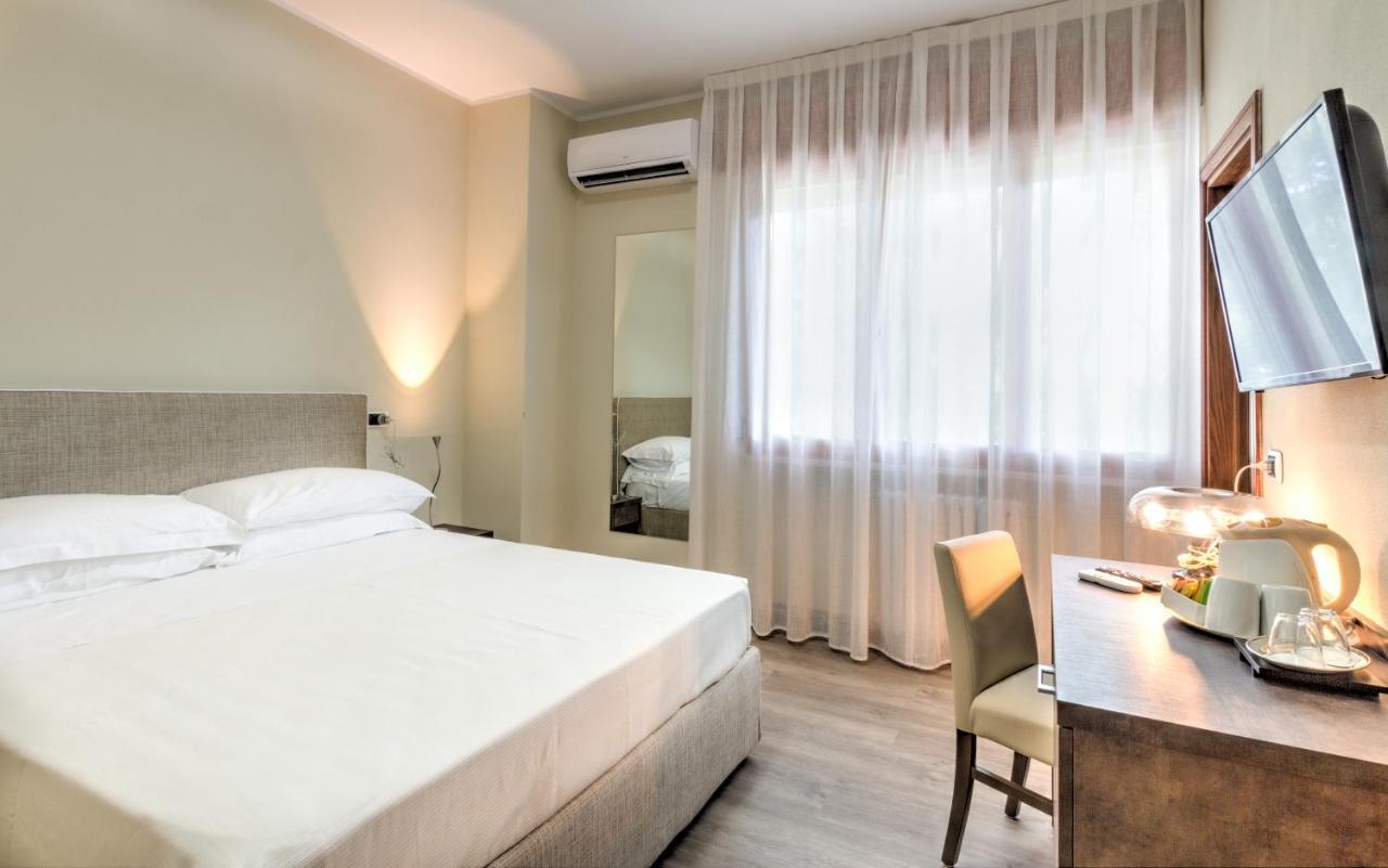 Hotel Kent Milano Marittima Oda fotoğraf